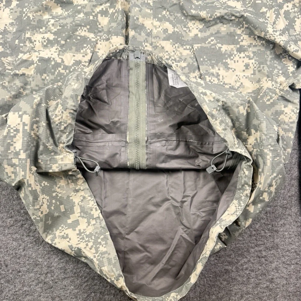 US Military Gen III Extreme Cold Wet Weather Jacket Gore Tex Digital Camo MEDIUM